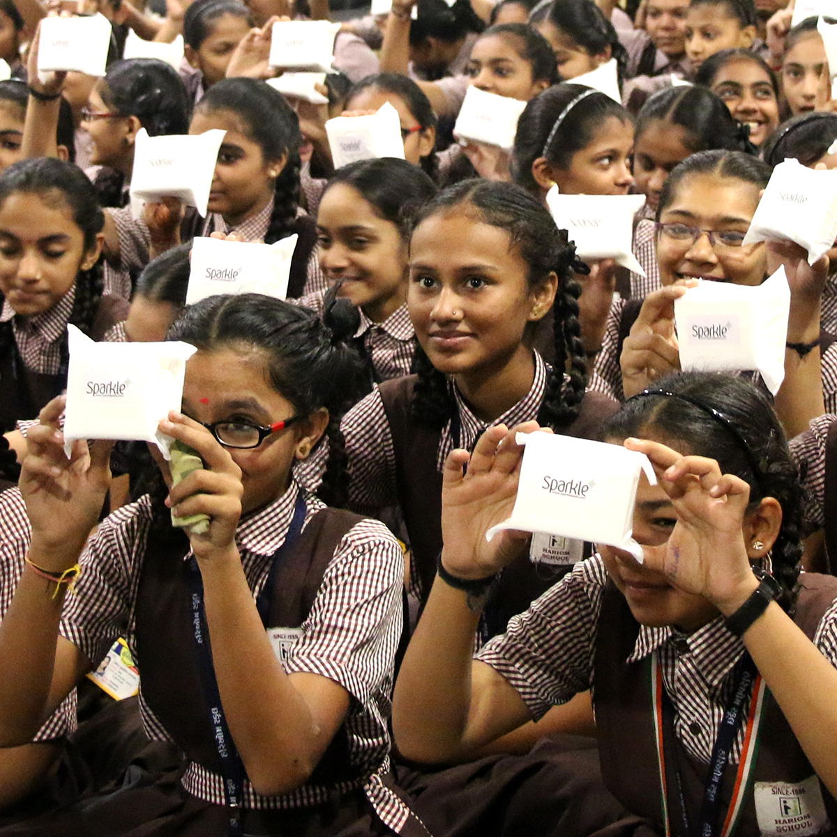 The-Chain-Of-Helping-Hands---Sparkle-blog